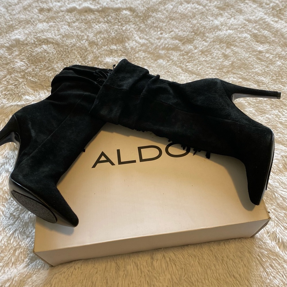 Brand NEW never worn! Love them but never got to wear. Box torn.